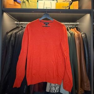 Men’s Banana Republic 100% Merino Wool V-Neck Sweater in Orange